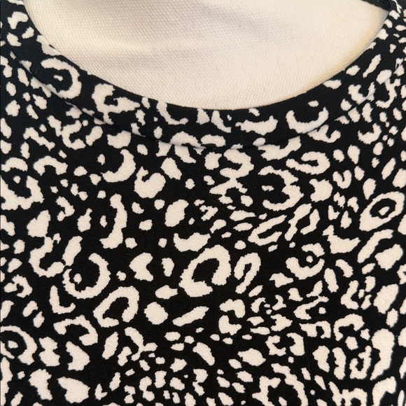 Dee Elly Leopard Print Women's Short Sleeve Top, Size Medium - Picture 2 of 6